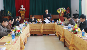 Đồng chí Lê Văn Lân, Phó Ban Chỉ đạo Tây Bắc ghi nhận các ý kiến, đề xuất của các sở, ban, ngành, địa phương tỉnh ta.